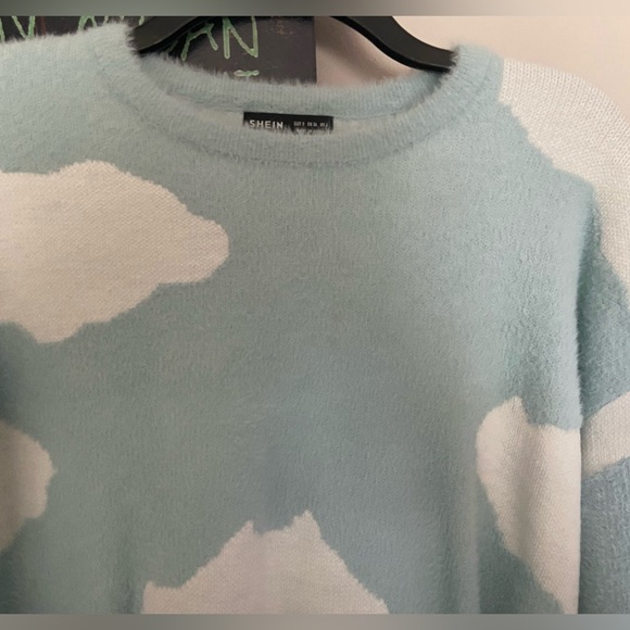 Blue sweater with cloud detailing - Picture 2 of 3